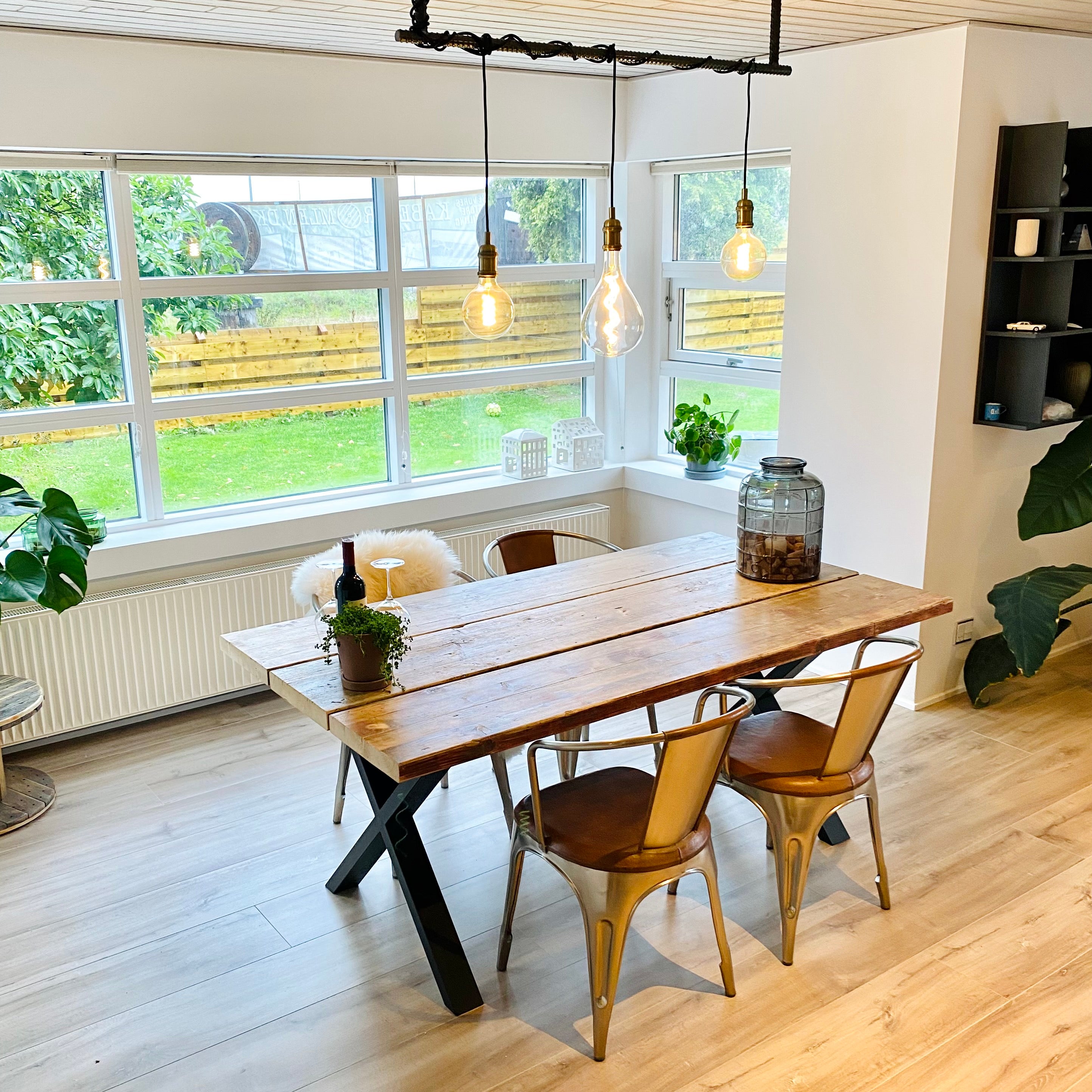 Plankebord Genbrugsplanker Stel 220 Lakeret Kabeltromlen Spisebord