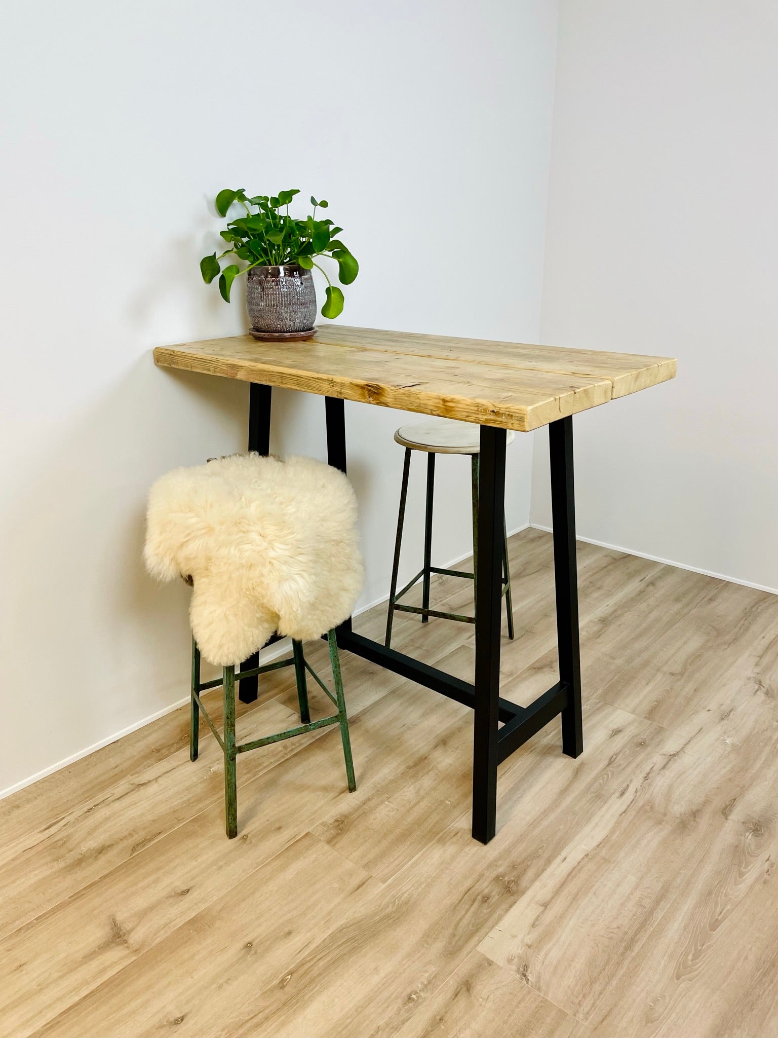 Barbord Genbrugsplanker Lakeret Kabeltromlen Spisebord